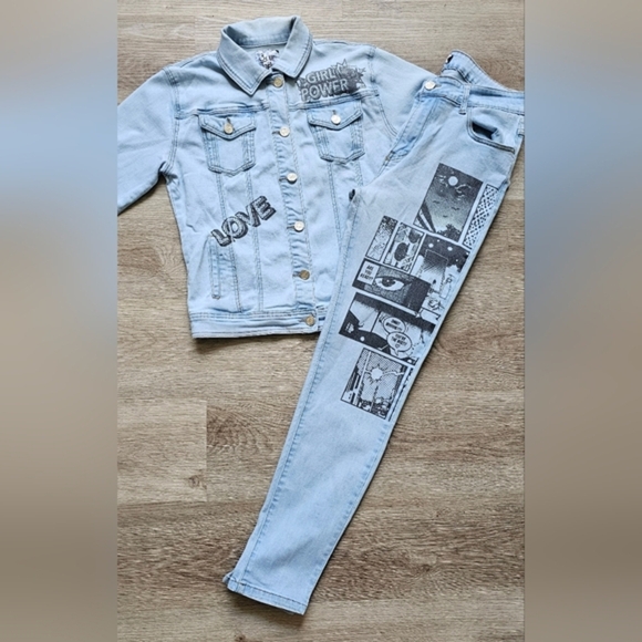 Light Wash Denim Jacket - “Girl Power” and “Love” Patchwork – Size Large - Picture 8 of 8